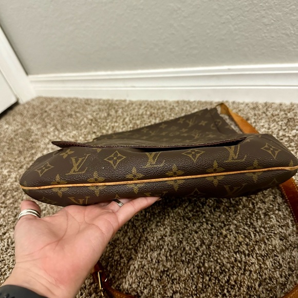 Louis Vuitton Tango Salsa GM AUTHENTIC - Picture 10 of 11